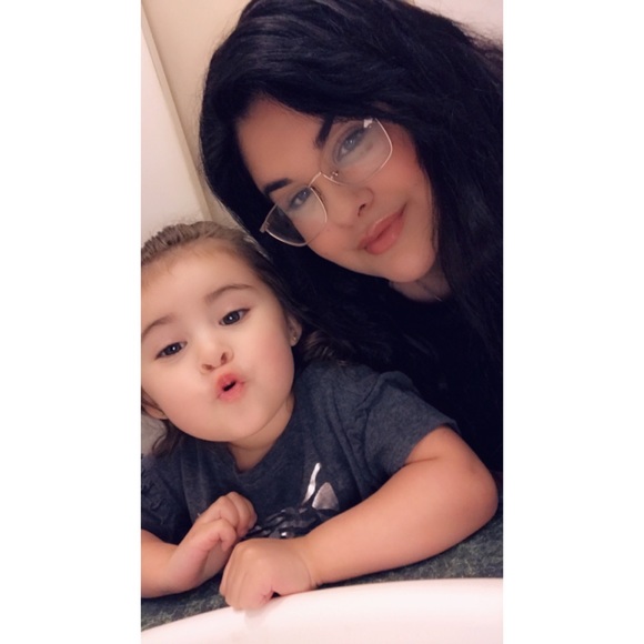 Meet the posher, Haley - Picture 3 of 4